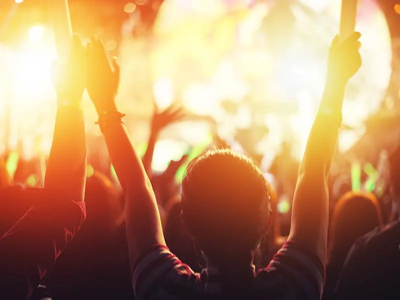 DJ Aveyron avec Audio Vision évènementiel est une entreprise d'animation et prestations DJ pour soirées, mariages et fêtes en Aveyron